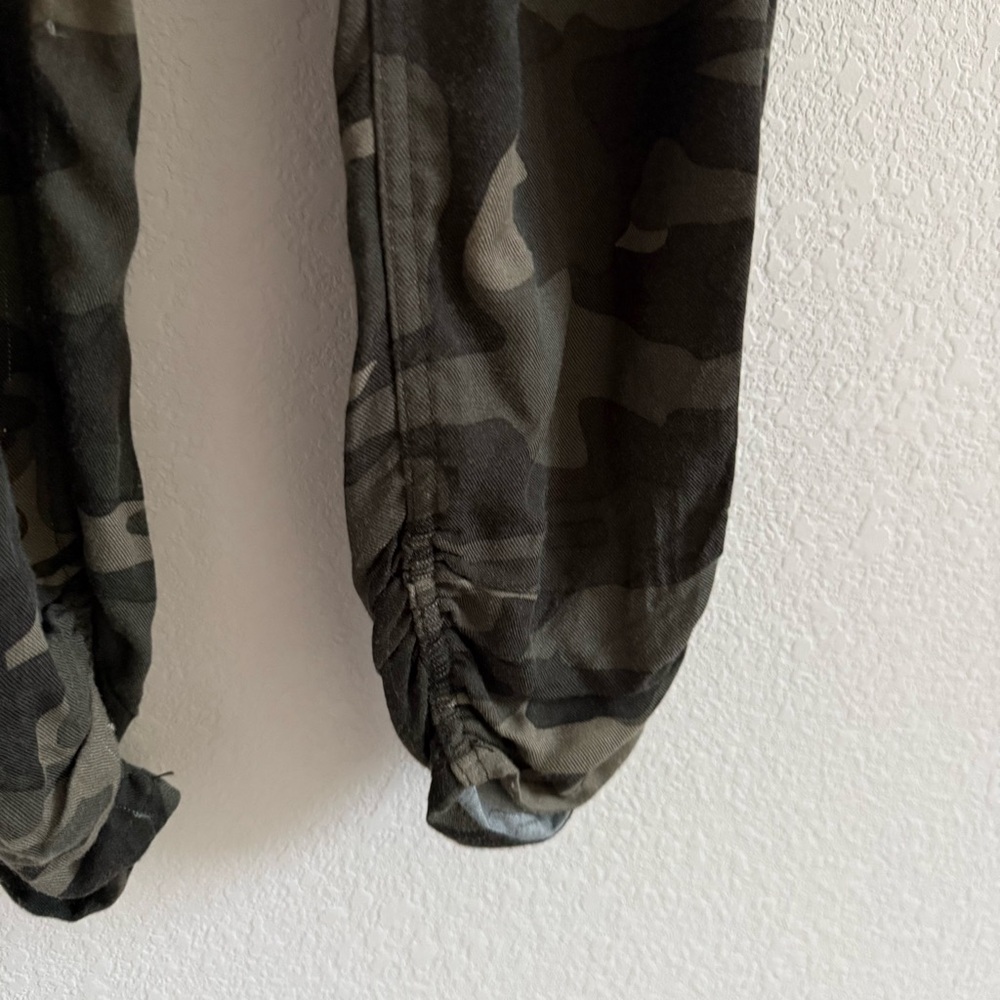 Trendy Black Camo Joggers - Picture 3 of 4